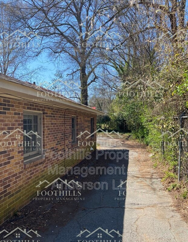 Building Photo - 1012 Kennedy St