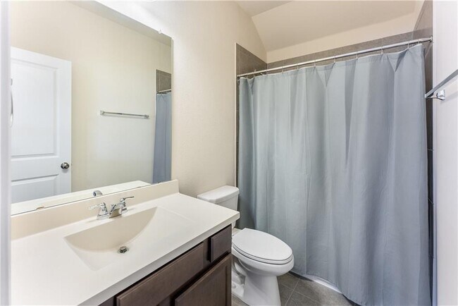Building Photo - 141 Cres Heights Dr