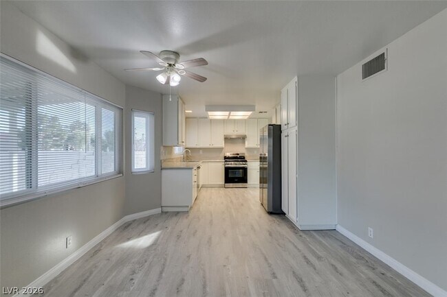 Building Photo - 2340 Belvedere Dr