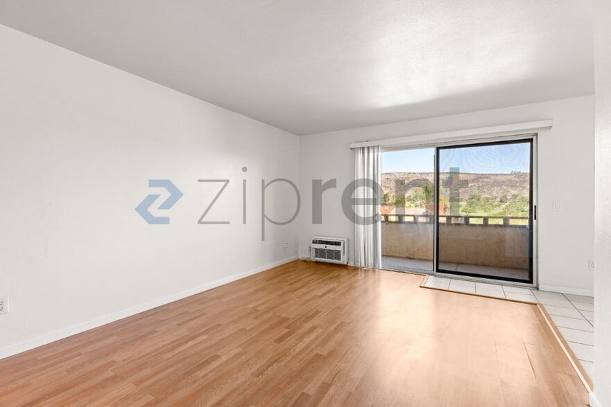 Building Photo - Unit A2