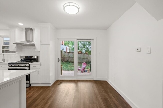 Building Photo - 3 Bed 3 Bath - Silver Spring Split Level -...
