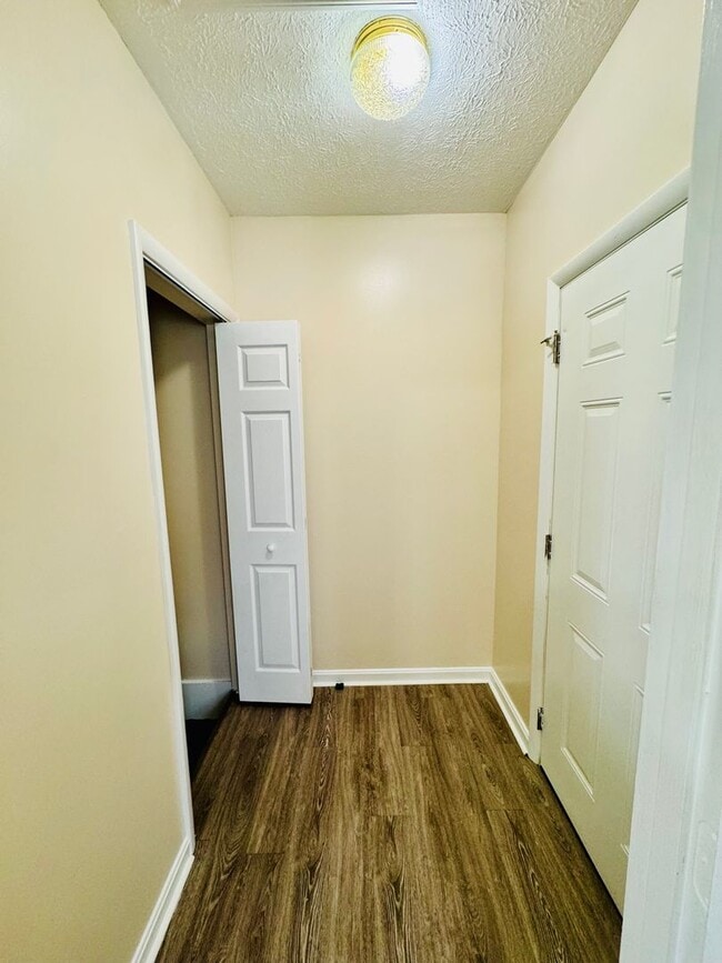 Building Photo - Like new with 2 car garage!