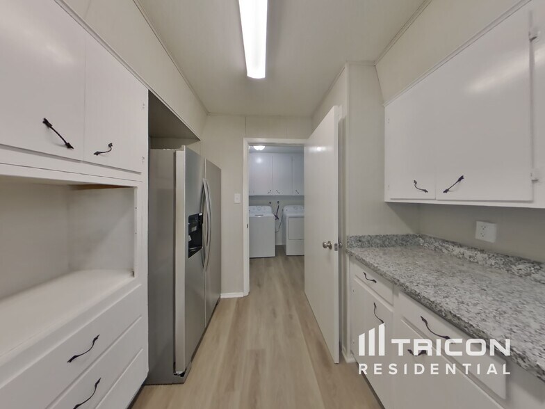Building Photo - 205 4th St