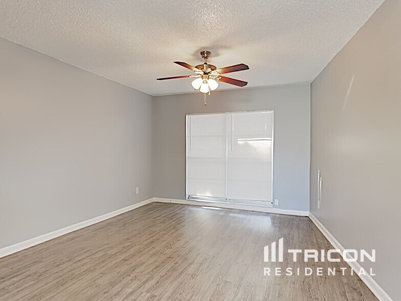 Building Photo - 603 Ephrata Dr