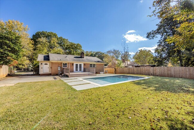 Building Photo - 5400 Farmbrook Dr