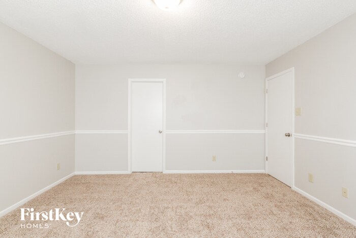 Building Photo - 6633 Sonesta Dr