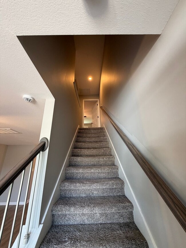 Building Photo - The Stowe Court Pet Friendly Condo for rent!
