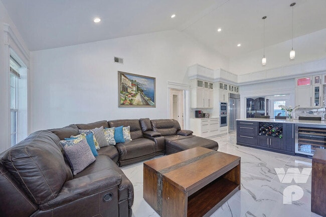 Building Photo - 441 Spoonbill Ct
