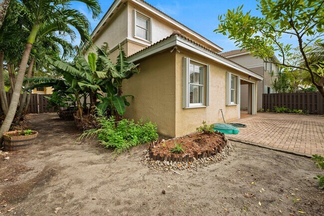Building Photo - Spacious Waterfront 3-bedroom 3-bath Singl...