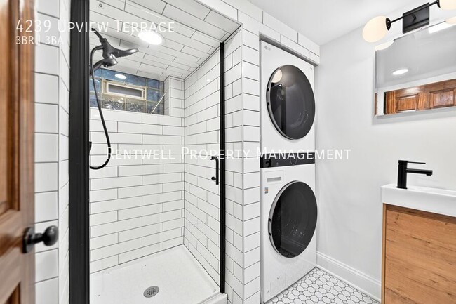 Building Photo - 4239 Upview Ter