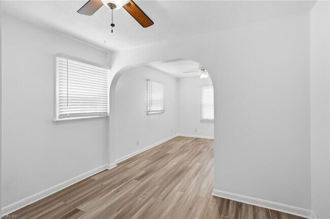 Building Photo - 5545 Aragon Dr