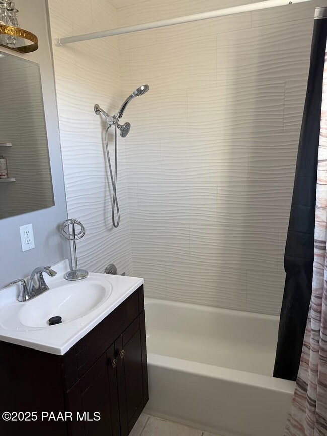 Building Photo - 1 Bar Heart Dr