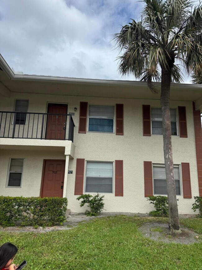 Building Photo - 9921 Three Lakes Cir