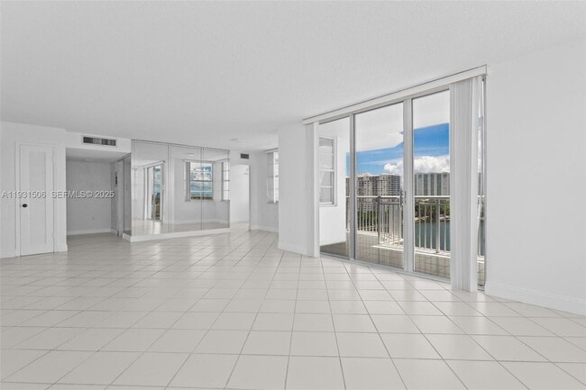 Building Photo - 18081 Biscayne Blvd