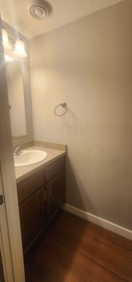 Building Photo - Beautiful 3 Bed Town Home for Rent