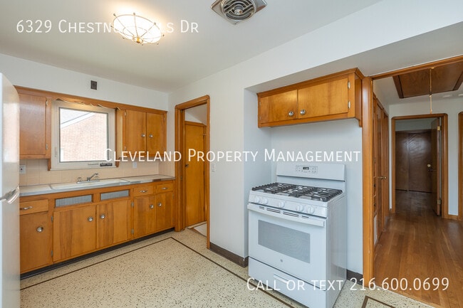 Building Photo - 6329 Chestnut Hills Dr