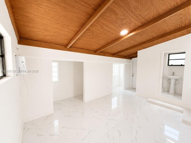 Building Photo - 401 S Shore Dr