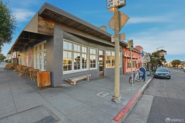 Building Photo - 3945 Judah St