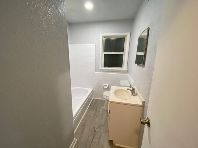 Building Photo - Newly Updated 3 Bedroom Home by Suburban A...