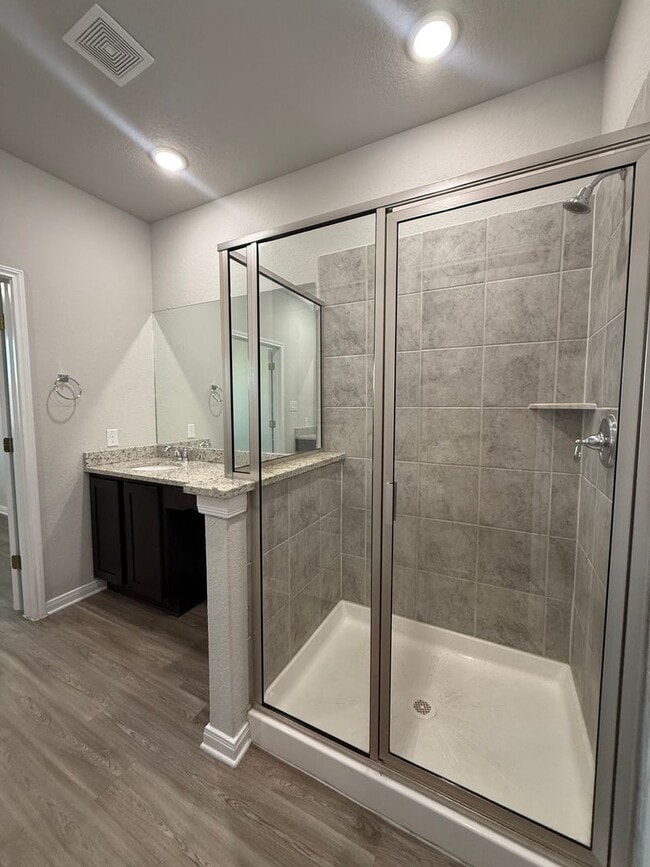 Building Photo - Charming 3-Bedroom Duplex in New Braunfels...