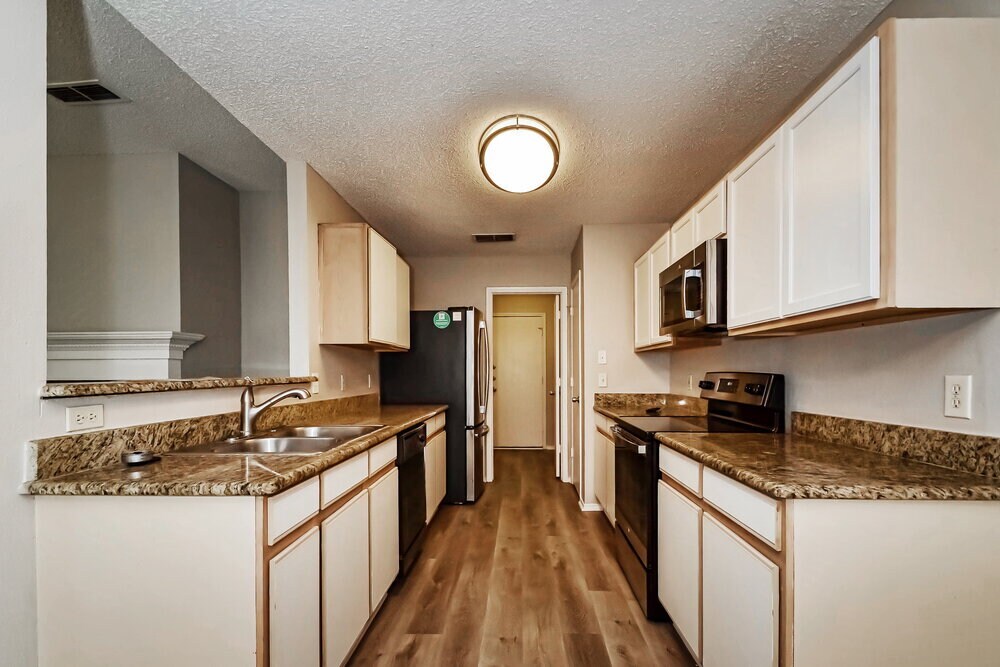 Building Photo - 1009 Springcreek Dr