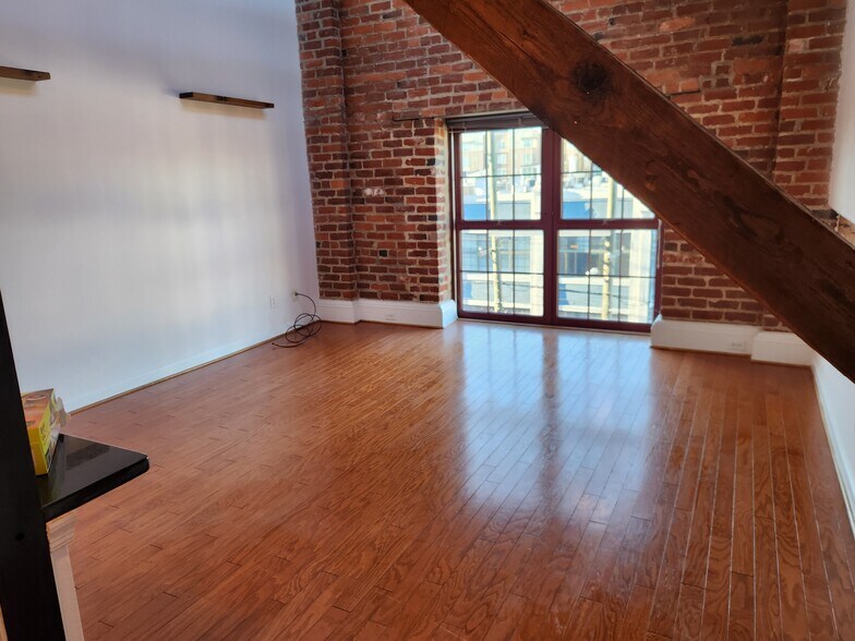 Building Photo - 815 Porter St
