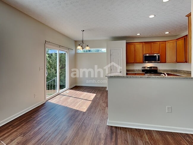 Building Photo - 136 Leasure Dr