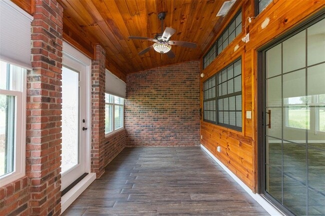 Building Photo - 6541 Brentwood Dr.