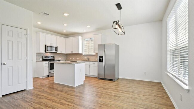 Building Photo - 141 Miracle Dr