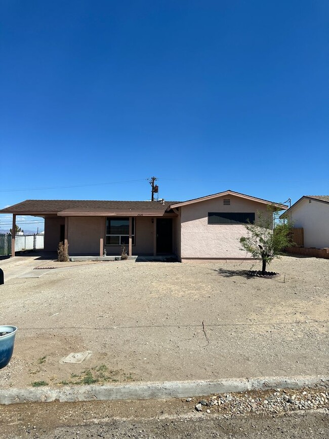 Primary Photo - Charming and spacious Needles HOME