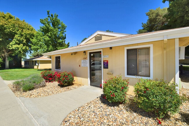 Building Photo - Ontario Manor