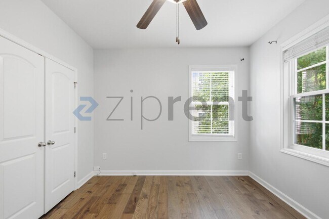 Building Photo - Unit