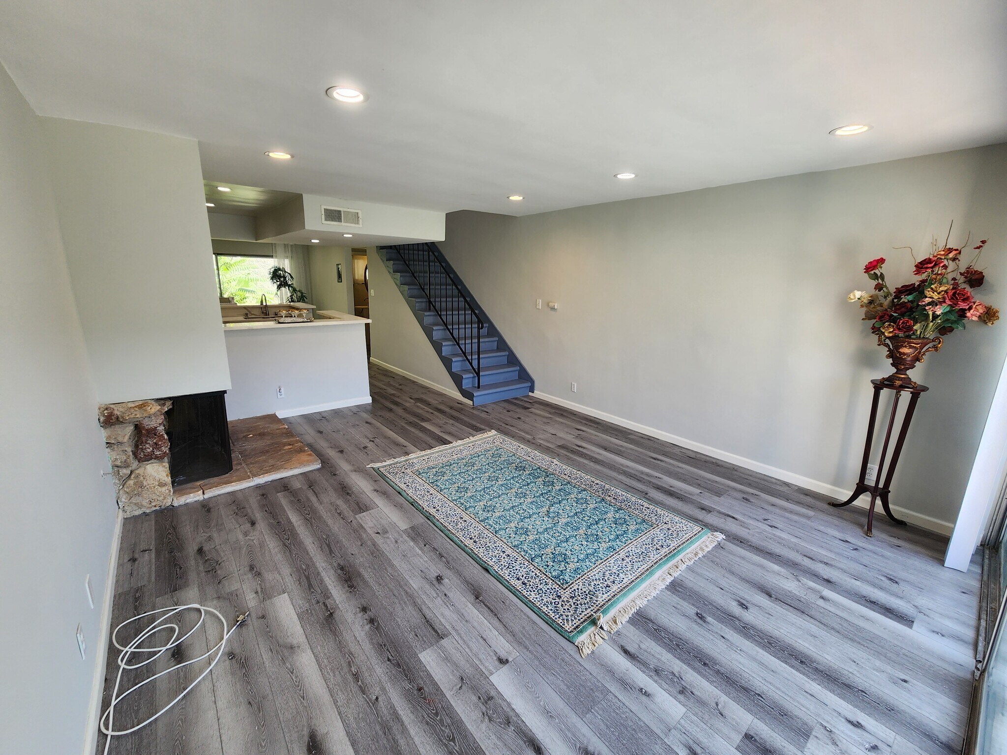 Building Photo - 12744 Moorpark St