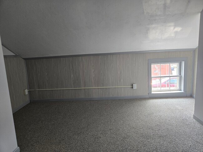 Building Photo - 11 Tiffany St