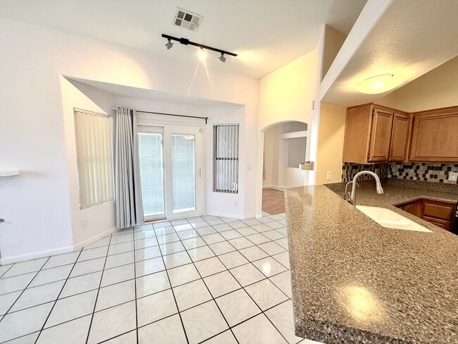 Building Photo - Spacious 4-Bedroom, 2-Bathroom Single-Stor...