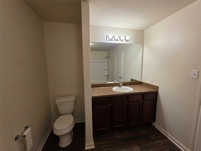 Building Photo - 723 Crystal Lakes Dr