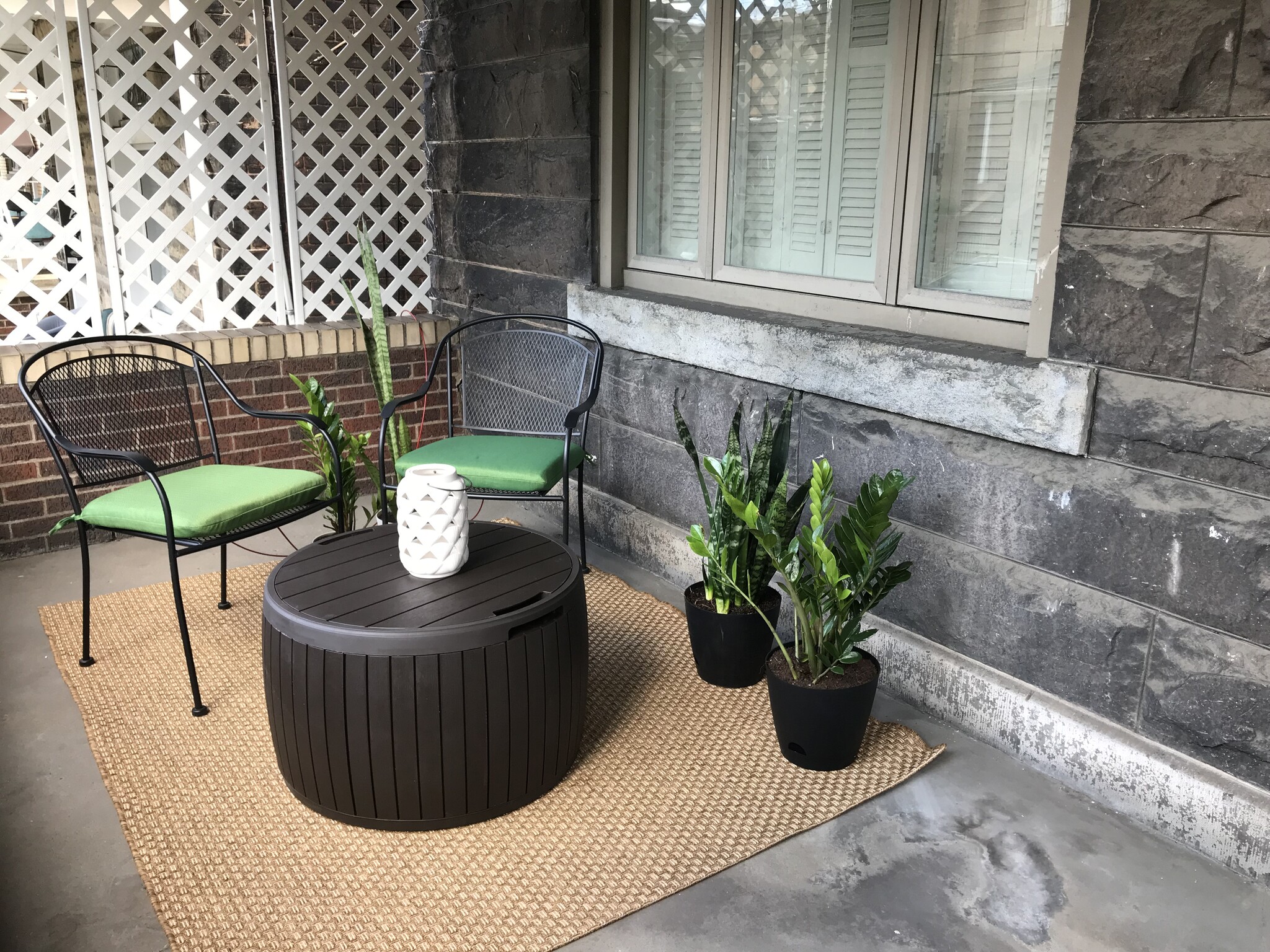 Porch seating area overlooking Dawson Street - 3284 Dawson Street