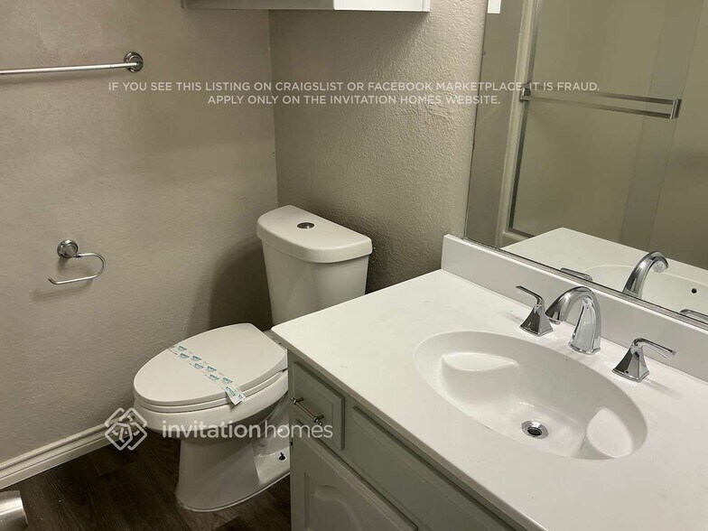 Building Photo - 804 E Aimee St