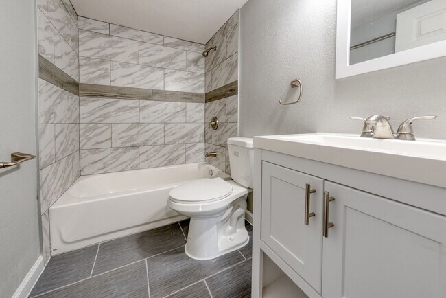 Building Photo - 2040 Yale Ave