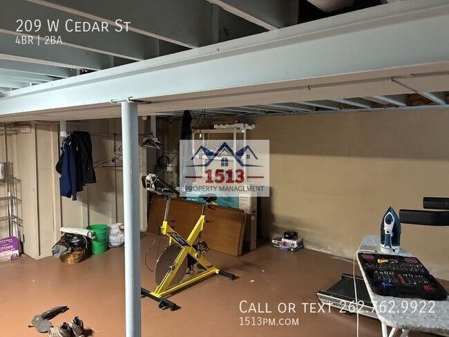 Building Photo - 209 W Cedar St