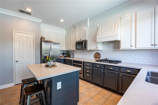 Building Photo - 28201 Springvale Ln