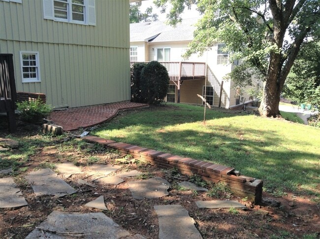 Building Photo - 5br House off S. Milledge (Available now o...