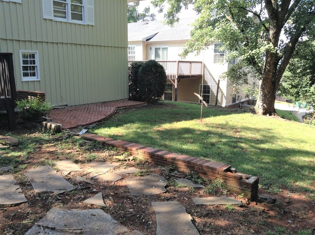 Building Photo - 5br House off S. Milledge (Fall 2025 Pre-L...