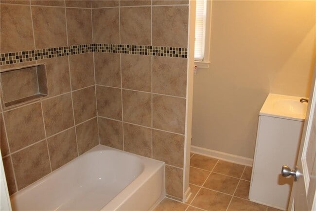 Building Photo - 2677 Colony Cir
