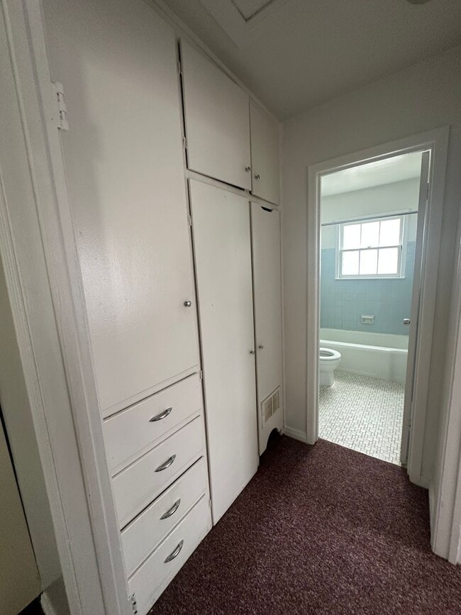 Building Photo - 1 bed, 1 bath, Duplex