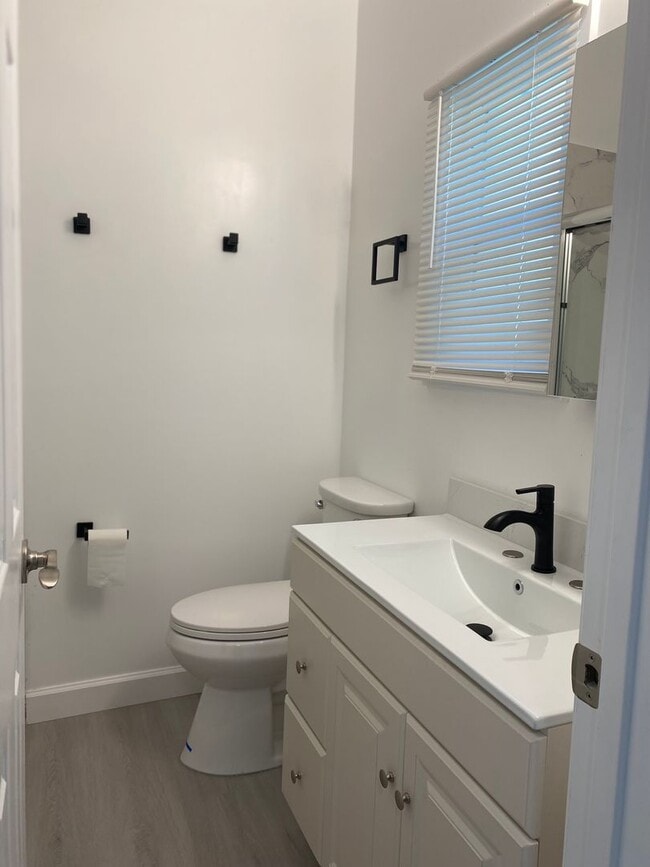 Building Photo - 1711 Bridge Ave