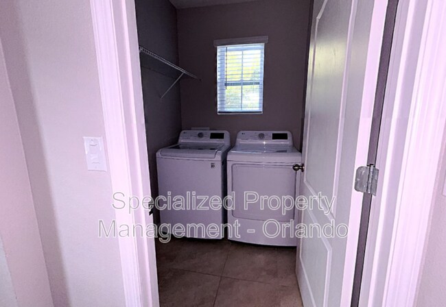 Building Photo - 227 Duke Dr
