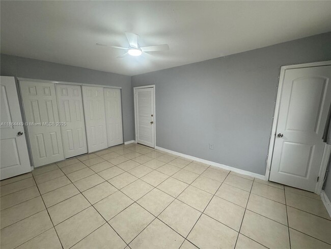 Building Photo - $2,500MONTHLY;11930 NE 19TH DR #16 NORTH M...