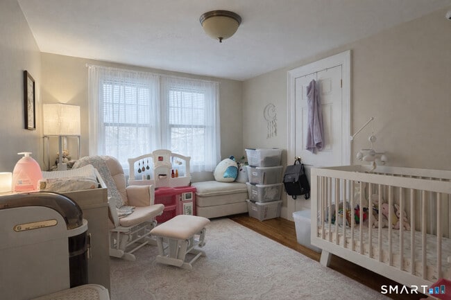 Building Photo - 15 E Main St