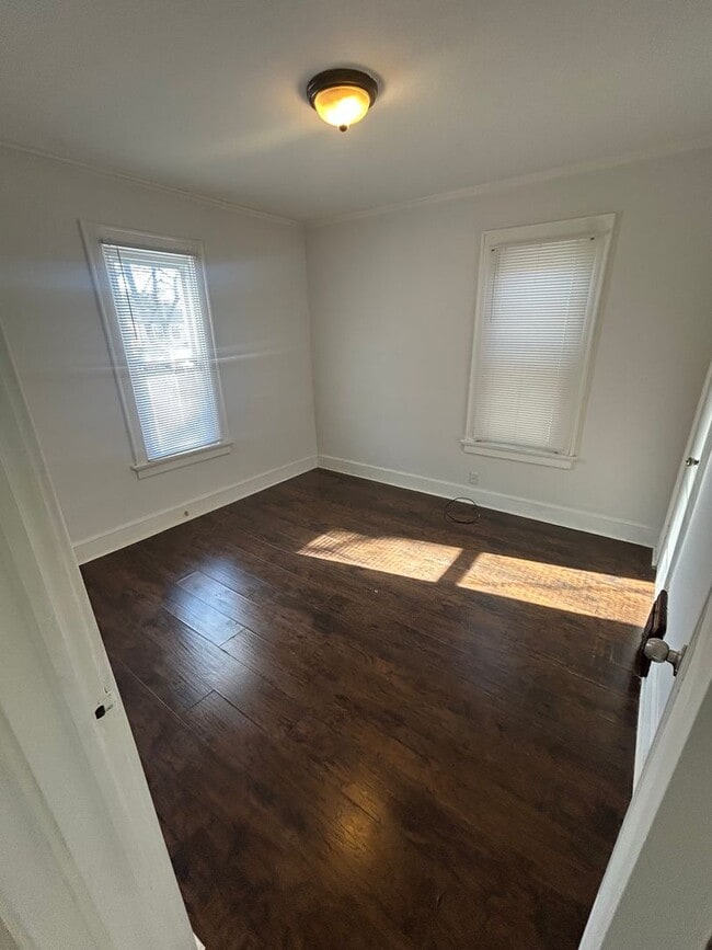 Building Photo - 819 Covert Ave